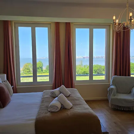 بيت للعطل La Petite Tour De Lestuaire Panoramic Sea View & Private Terrace