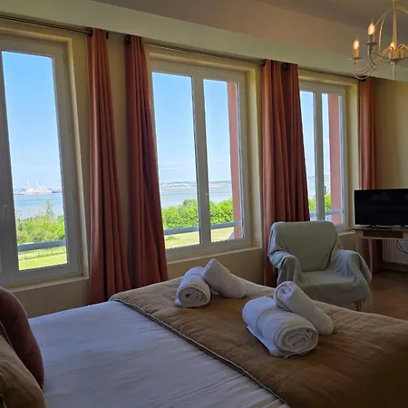 La Petite Tour De Lestuaire Panoramic Sea View & Private Terrace بيت للعطل أونفلور