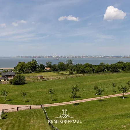 بيت للعطل La Petite Tour De Lestuaire Panoramic Sea View & Private Terrace *